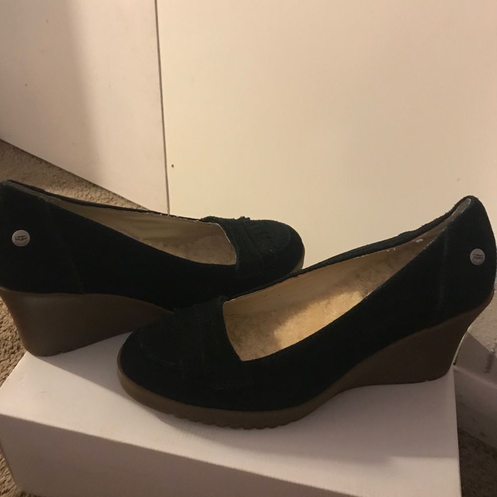 UGG heel closed dressed shoes